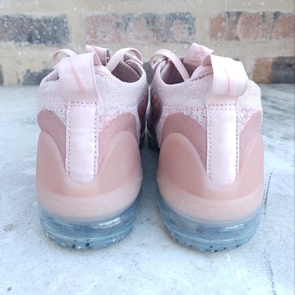 Nike Vapormax Flyknit Sneakers - Picture 5 of 11